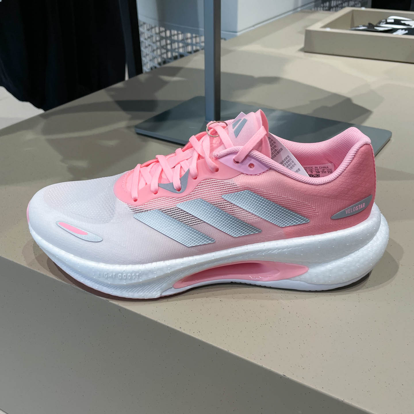 adidas阿迪达斯VELOSTAR「驰步」运动鞋2026春女缓震跑步鞋KJ2763
