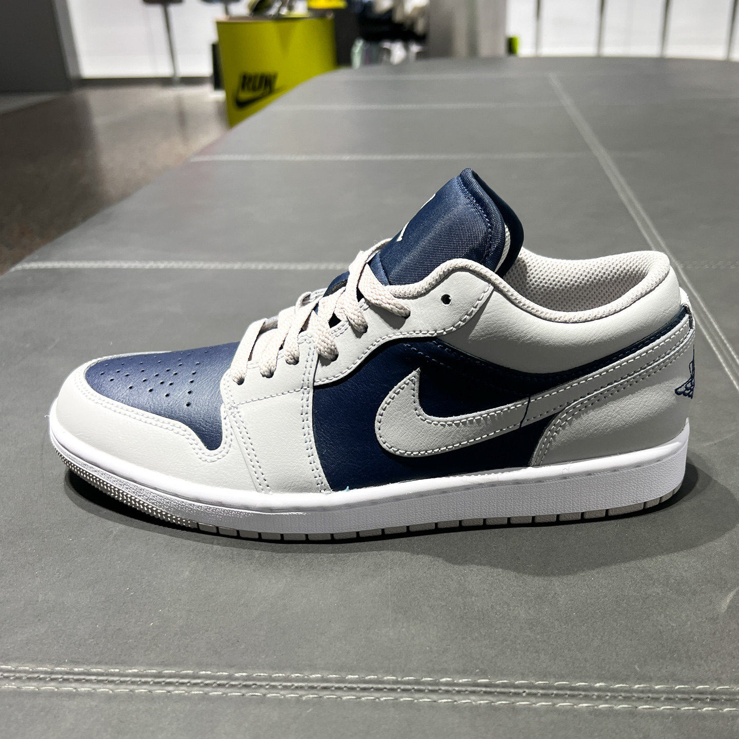 耐克男鞋2026冬新款AJ1灰