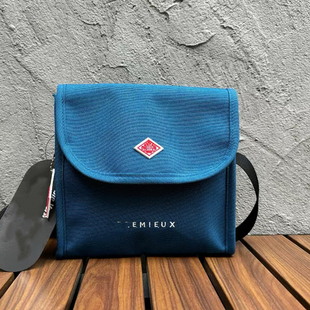 日系25新款danton刺绣字母翻盖经典百搭复古纯色单肩斜挎休闲包