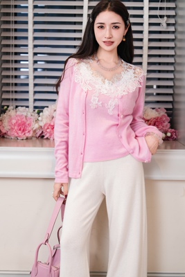 2025新款女装秋冬羊毛羊绒针织衫女宽松软糯毛衣手工钩花钉珠开衫