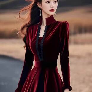 法式高端酒红色丝绒连衣裙女秋冬加厚独特超好看宴会礼服气质长裙