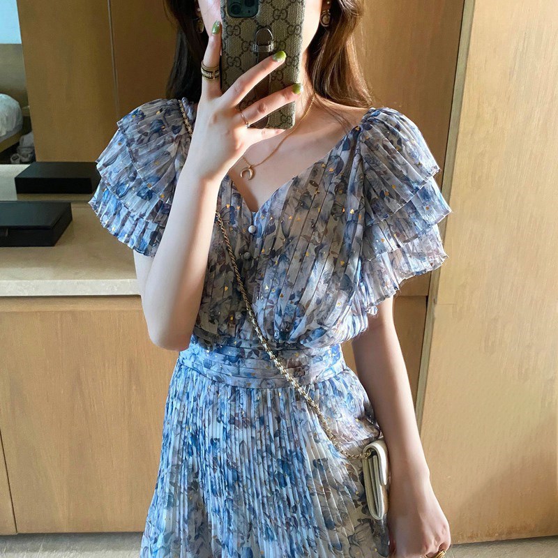 蓝色碎花连衣裙女夏季