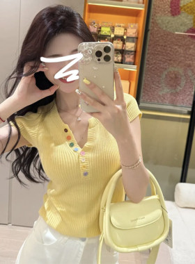 轻奢韩版彩色纽扣V领针织t恤女短袖夏季新款减龄时尚百搭黄色上衣