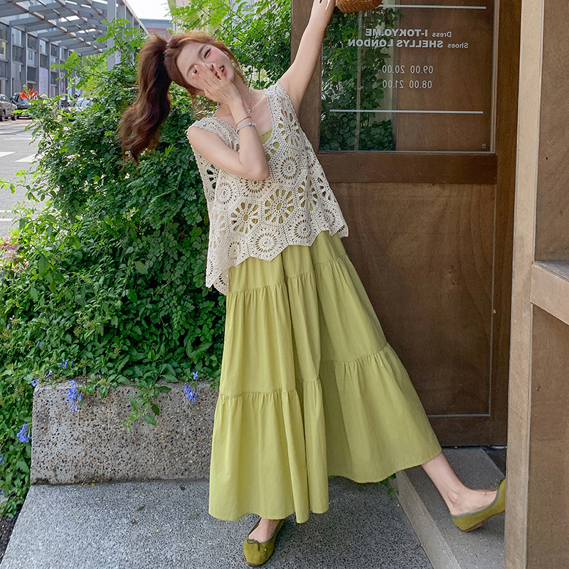绿色俏皮减龄叠穿连衣裙套装女2025夏季新款镂空蕾丝吊带裙两件套