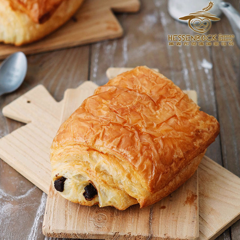 法式新鲜巧克力起酥软面包牛角包