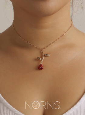 Norns镀红色合金立体玫瑰项链