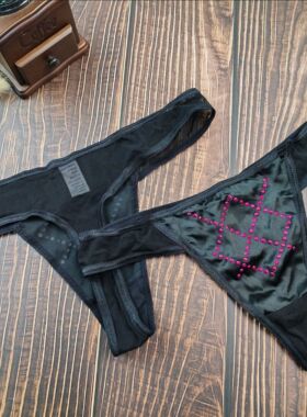 S-XL码性感黑色缎面低腰女士丁字裤透气网纱无痕欧美T内裤底裤