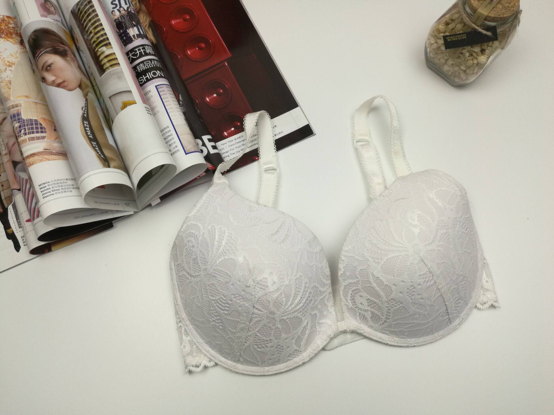 新品特白色光面蕾丝模杯文胸海棉上薄下厚低心位7075808590abcde