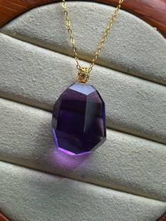 尺寸21.2 12.5mm 18k金镶嵌 巴西紫水晶随形吊坠