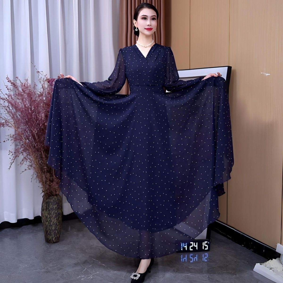 高级感藏蓝小波点大摆裙女V领遮肉显瘦长裙通勤妈妈款雪纺连衣裙