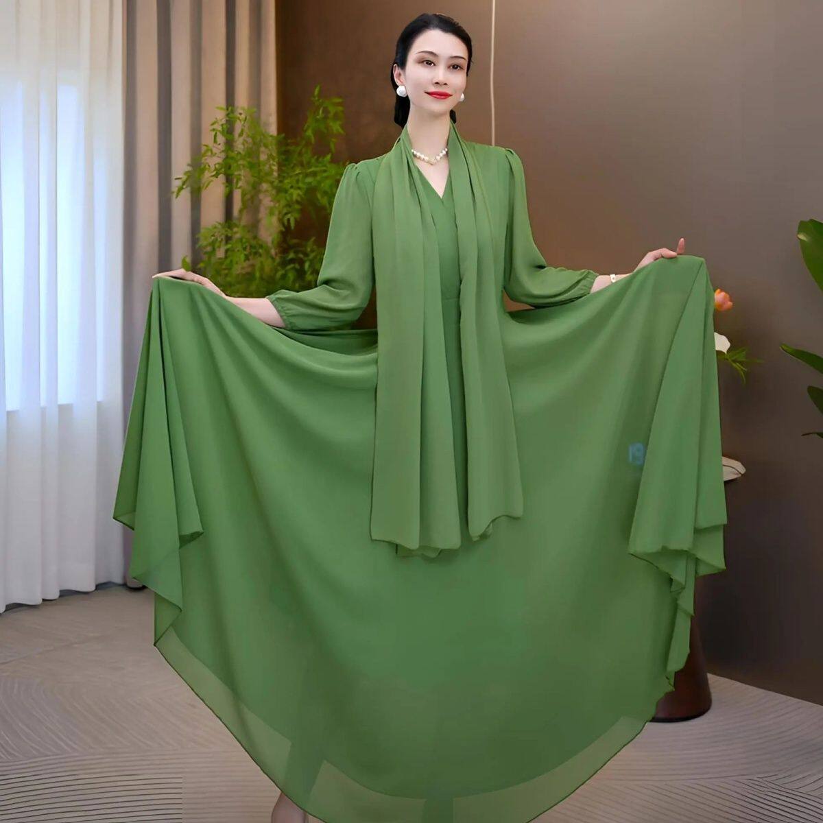 夏季灯笼袖V领连衣裙修身显瘦气质中腰大摆长裙女高贵长款纯色