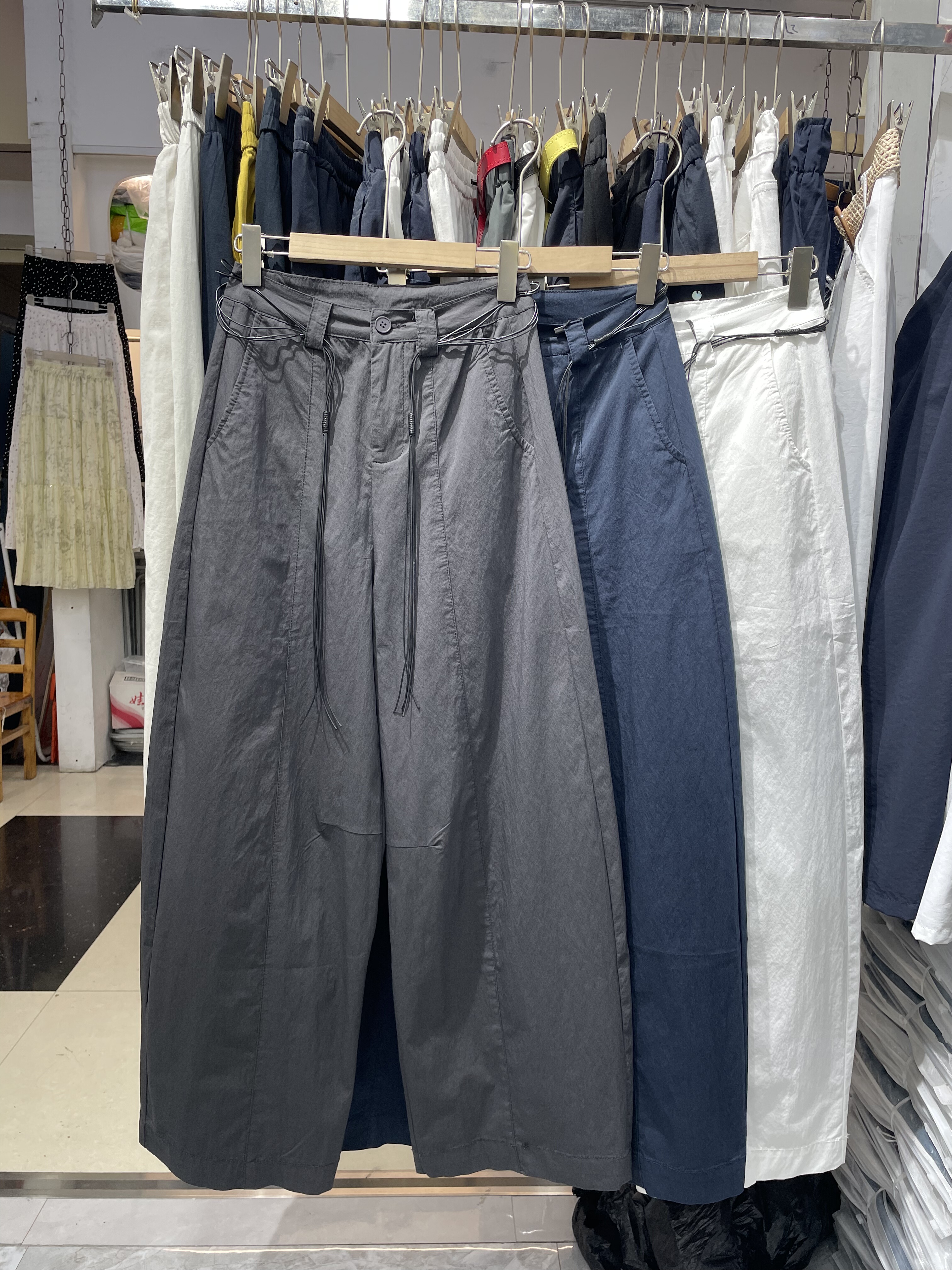 实拍现货2025夏季新款韩版设计高级感腰带休闲裤女遮胯显瘦阔腿裤