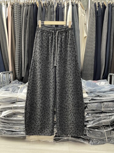 蒂娜尚品78517豹纹弯刀裤女2025冬季加绒高腰垂感休闲卫裤阔腿裤