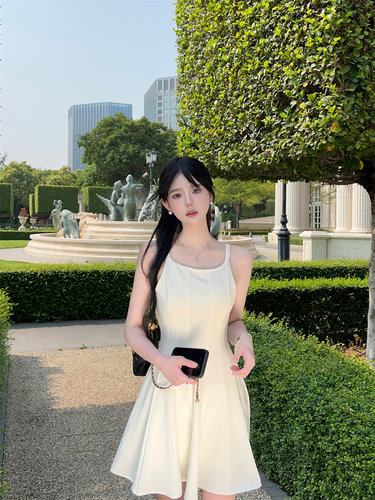 休闲伞裙纯色收腰连衣裙