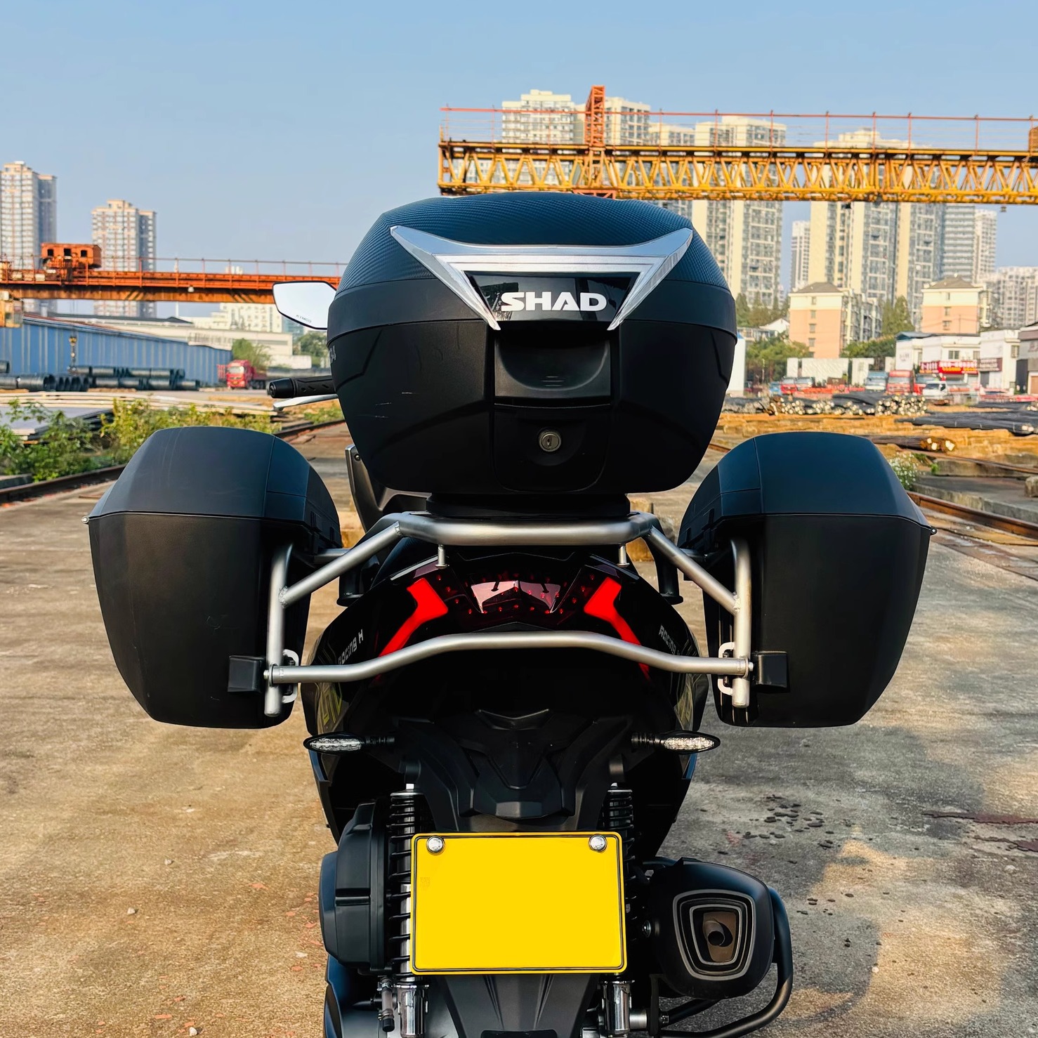 适用夏德摩托车快拆防水尾箱边箱三箱摩旅通用后备箱工具侧挂箱