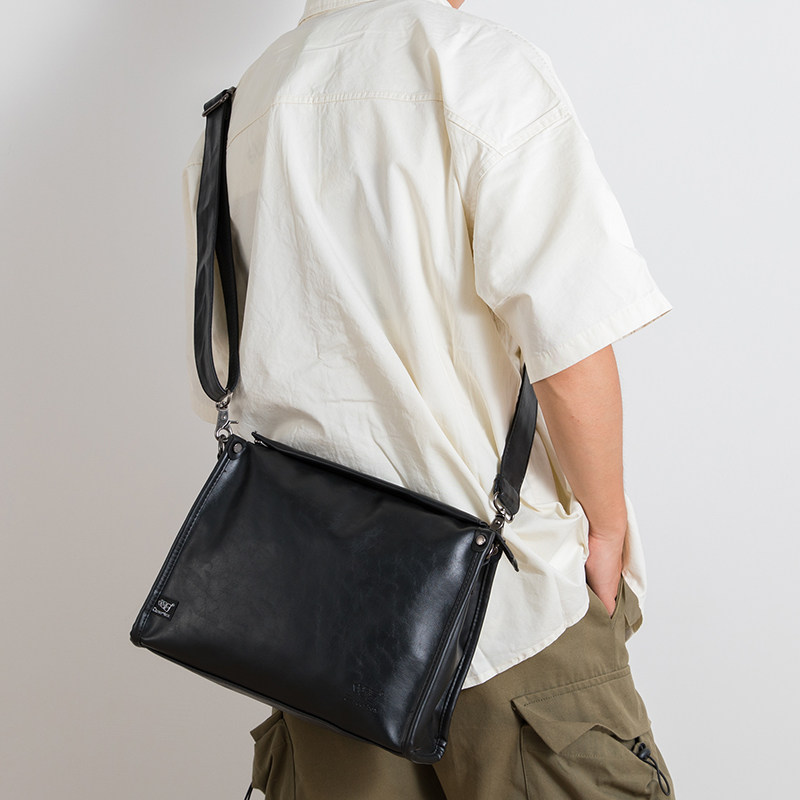韩版潮流男士单肩包PU皮休闲复古斜挎包青年男背包简约通勤邮差包