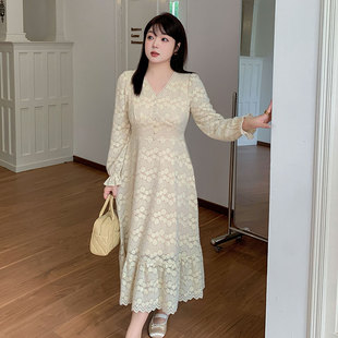 温柔风连衣裙2025冬新款 复古V领气质加绒显瘦蕾丝裙 220斤胖mm大码