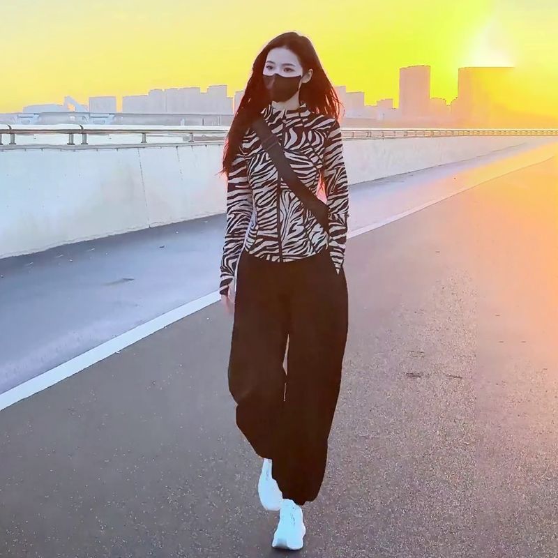 欧货休闲运动服套女春秋2025新款时尚洋气设计感豹纹上衣两件套潮