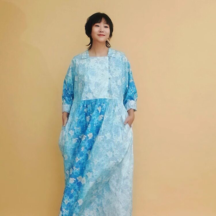 姜欢原创设计蓝白渐变花小翻领方领长裙
