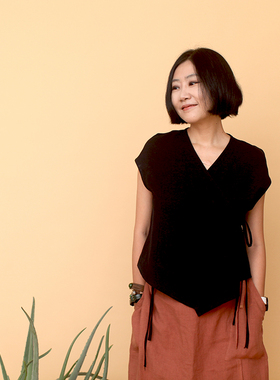 姜欢设计 亚麻黑色系带马甲斜襟领落肩袖显瘦小上衣 美襟