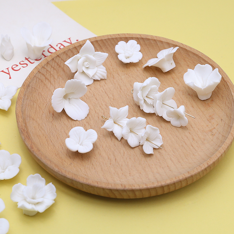 白色仿真陶瓷桃花穿孔串珠发夹