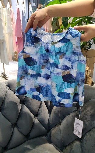 小童品牌VOOTOO童装实体店断码捡漏女童花色无袖上衣M83082