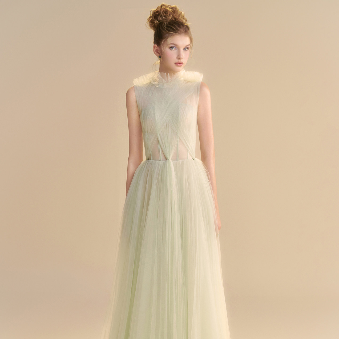 越南小众LINH PHUNG 2025年秋季新款朦胧清雅绿色高腰连衣裙