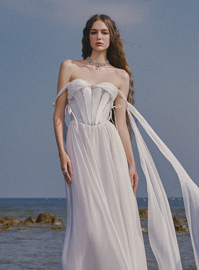 越南小众LINH PHUNG 2026年春夏新款海边女神纯白缎面露肩长裙