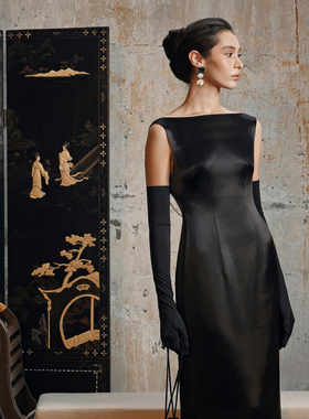 越南小众品牌HUONG 2026年新春新款迷人优雅黑色露背珍珠链长裙