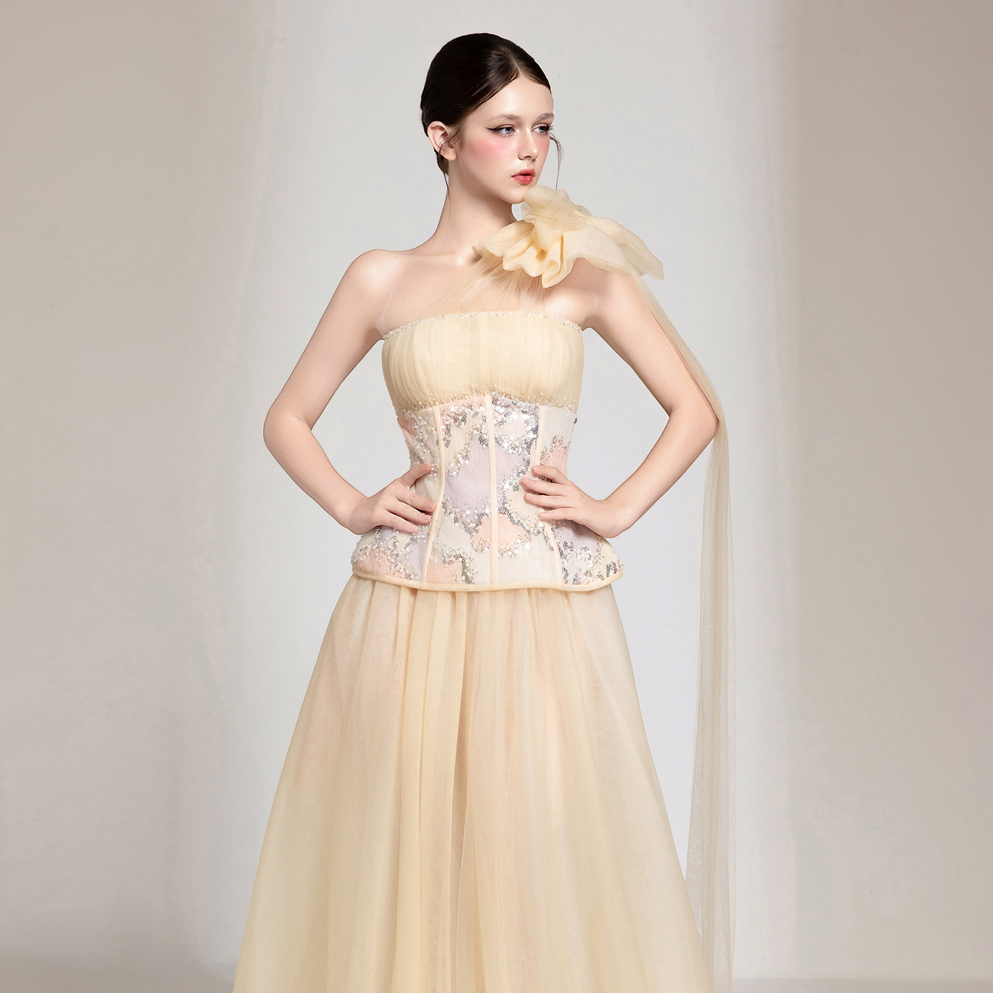 越南小众品牌CHOU PHAN 2025年秋季新款清甜黄色主调花朵裙