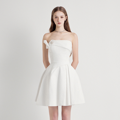 越南小众品牌DENIO 2026年夏季新款甜美简约白减龄抹胸连衣裙