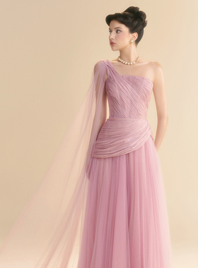 越南小众LINH PHUNG 2025年秋季新款端庄粉紫色单肩网纱长裙