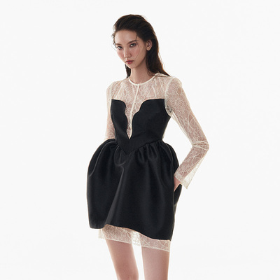 越南小众MUSTHAVE 2026夏季新款黑色可爱花瓣弧形高腰连衣裙