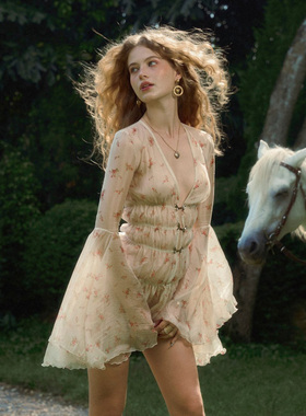 越南品牌LA VIERGE 2025年夏季新款南法少女碎花喇叭袖雪纺裙