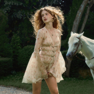 越南品牌LA VIERGE 2025年夏季新款南法少女碎花喇叭袖雪纺裙