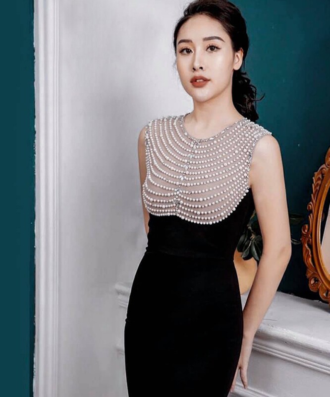 越南小众daolinh 2021新款无袖珍珠钉珠门襟性感包臀连衣长裙女神