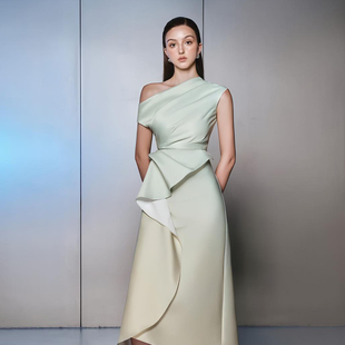 越南小众WHITEPLAN 2025年秋季新款清新亮眼绿色渐变收腰连衣裙