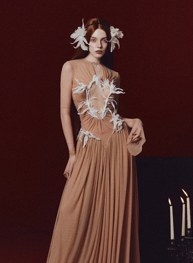 越南品牌LA VIERGE 2025年冬季新款复古卡其色羽毛修身长裙