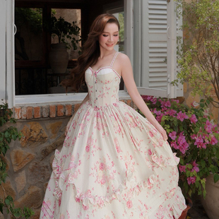 越南小众品牌SISSY 2025年夏季新款粉白温柔系伞摆连衣裙