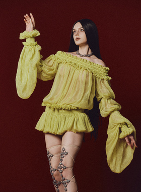 越南品牌LA VIERGE 2025年冬季新款清新细褶弹力绿色抹胸裙