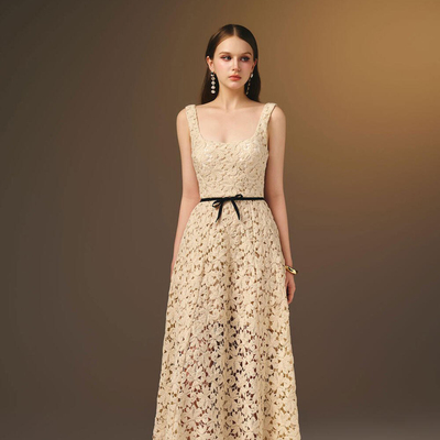 越南小众品牌XIPI 2025年秋季新款优雅米白色镂空花纹吊带长裙