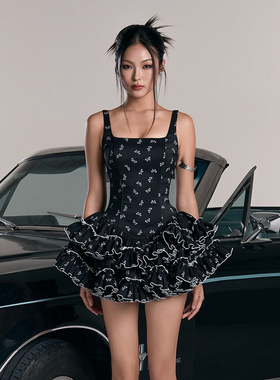 越南小众品牌LANECI 2025年春季新款反差性感黑色蝴蝶印花抹胸裙