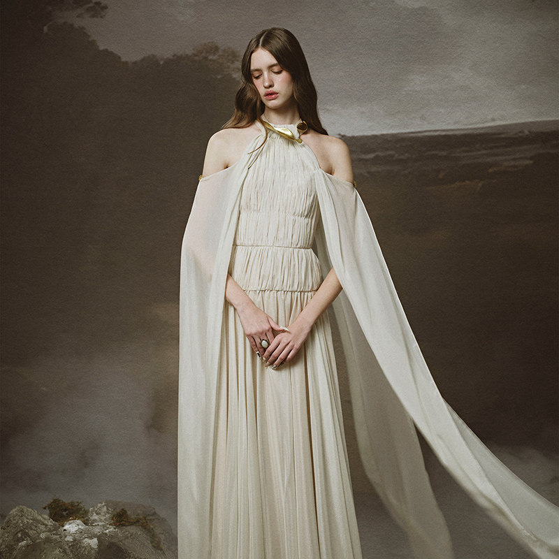 越南小众LINH PHUNG 2025年夏季新款法式优雅少女压褶连衣裙