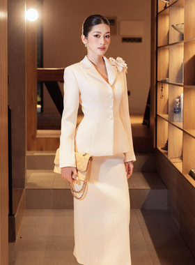 越南小众DARLING DIVA 2025年秋季新款正式通勤收腰西装套裙