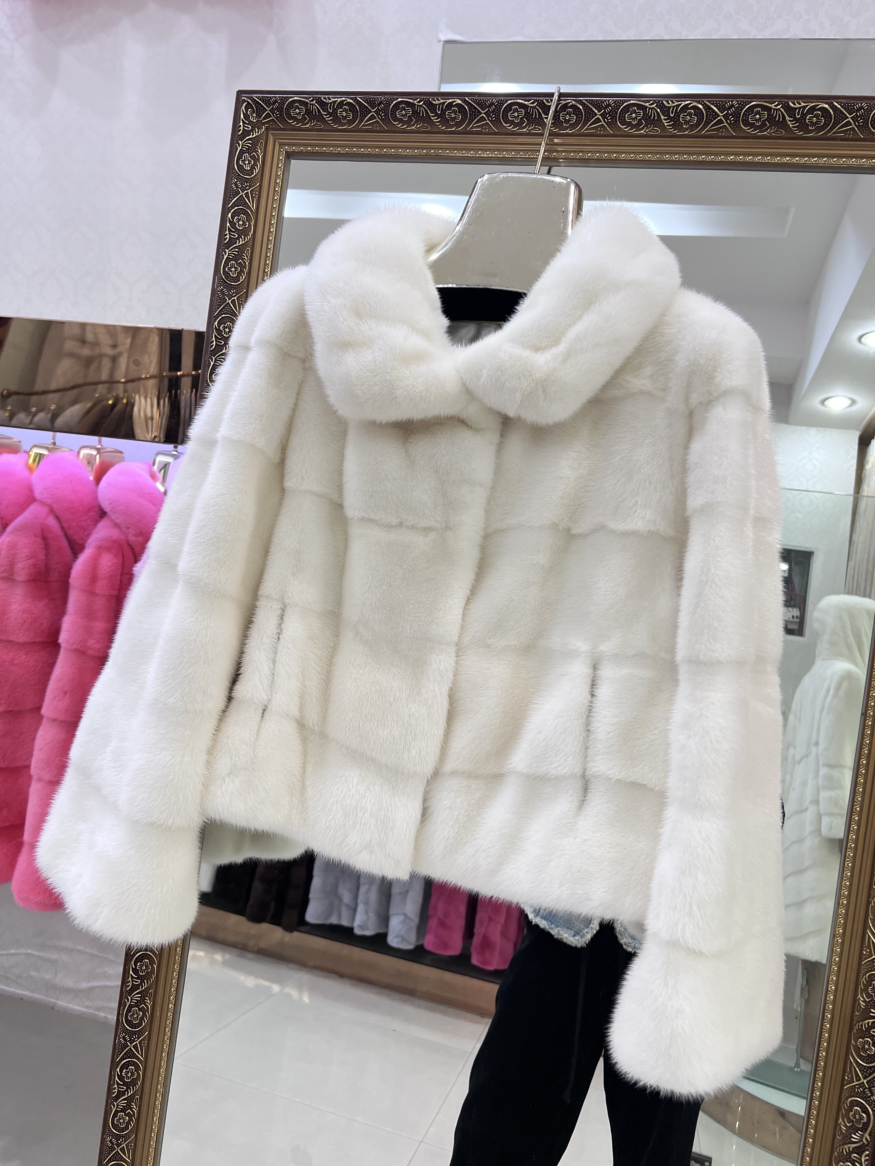 2025新款进口貂皮大衣女款整貂短款方领水貂皮草裘皮外套横排挖削