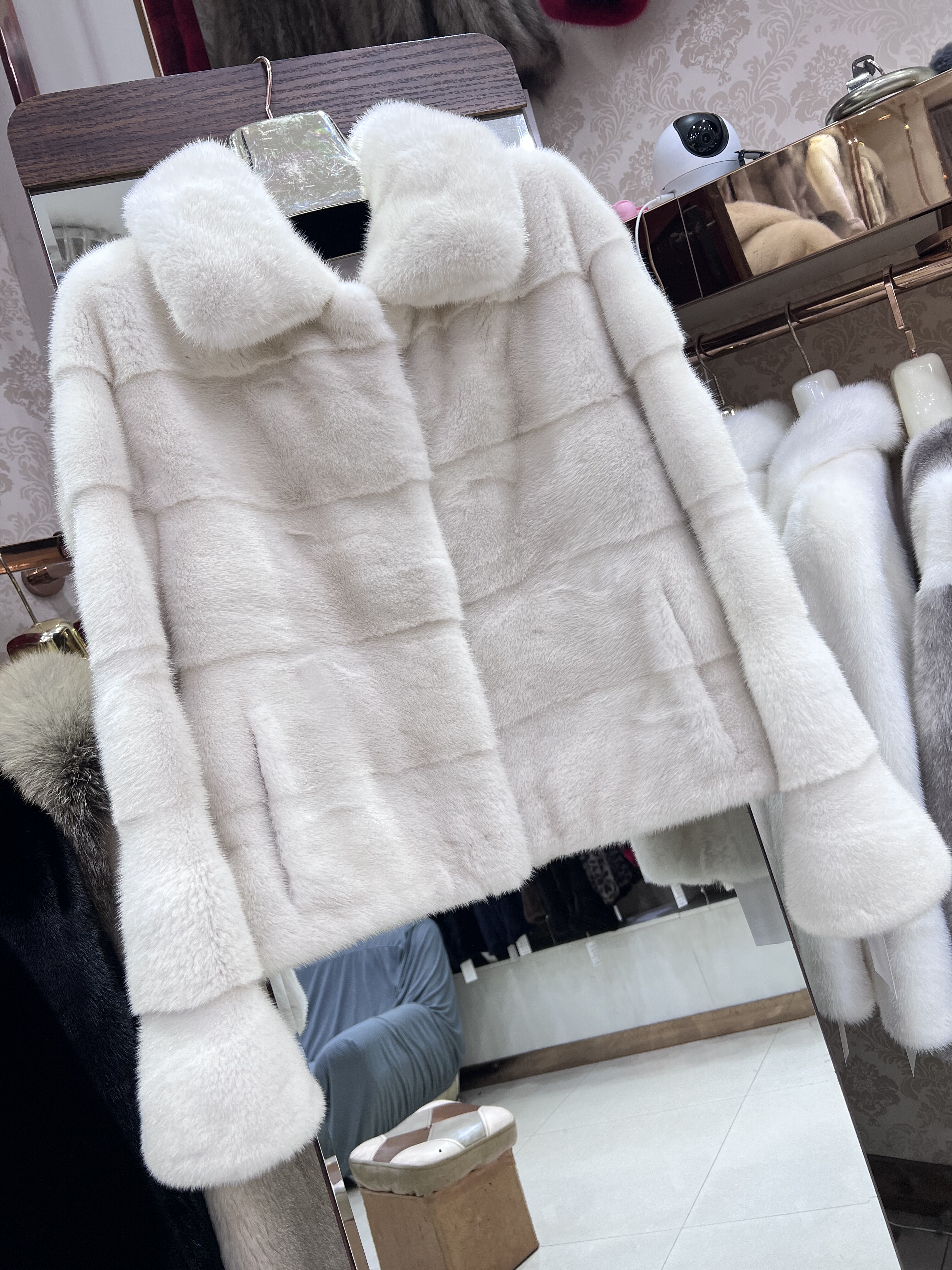 2025新款进口貂皮大衣女款整貂短款方领水貂皮草裘皮外套横排挖削