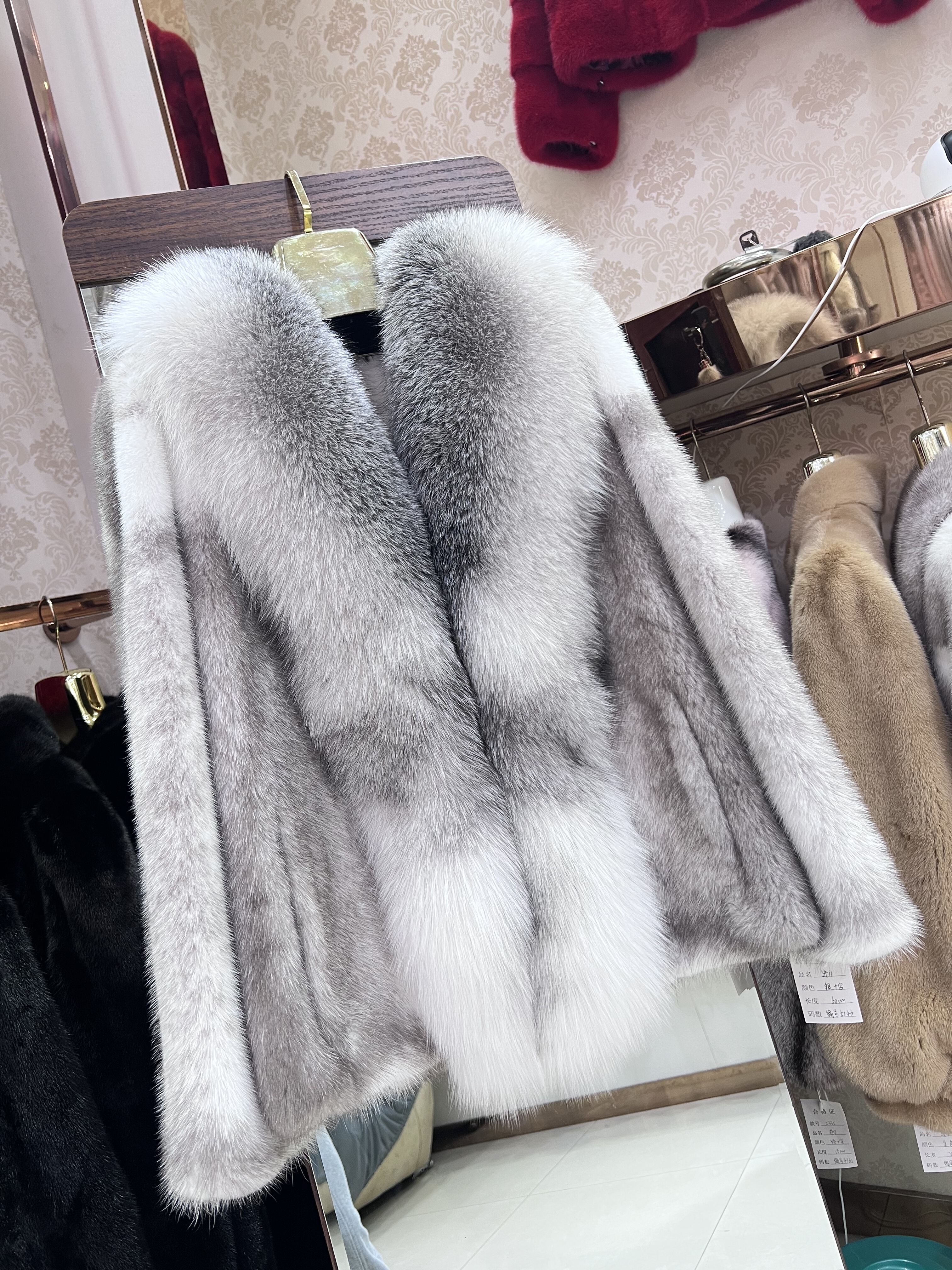 新款进口银十字水貂整皮大衣女短款狐狸毛领披肩斗篷皮草外套