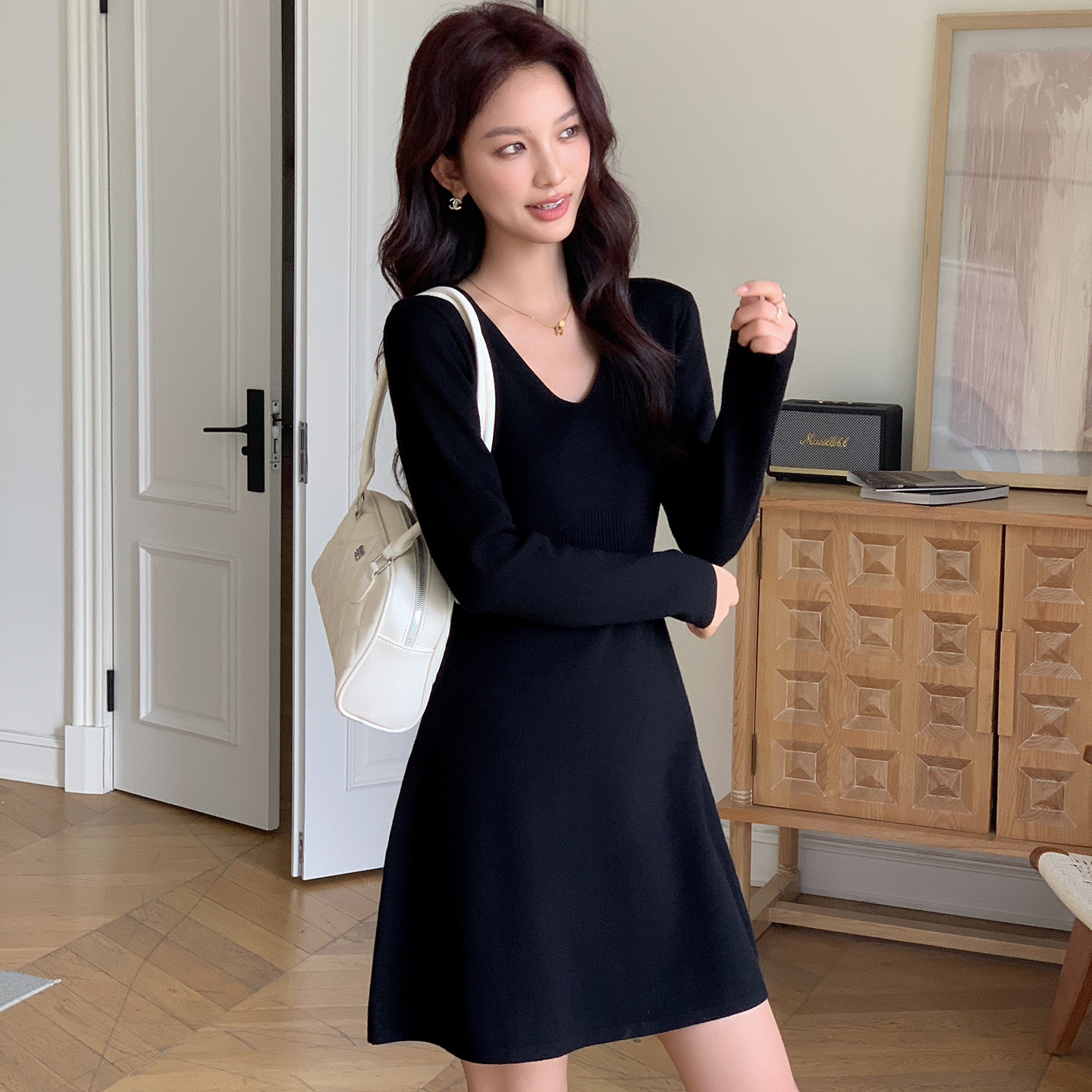 法式黑色毛线V领连衣裙中长款针织打底裙修身显瘦中长款毛衣裙女