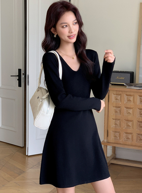 法式黑色毛线V领连衣裙中长款针织打底裙修身显瘦中长款毛衣裙女