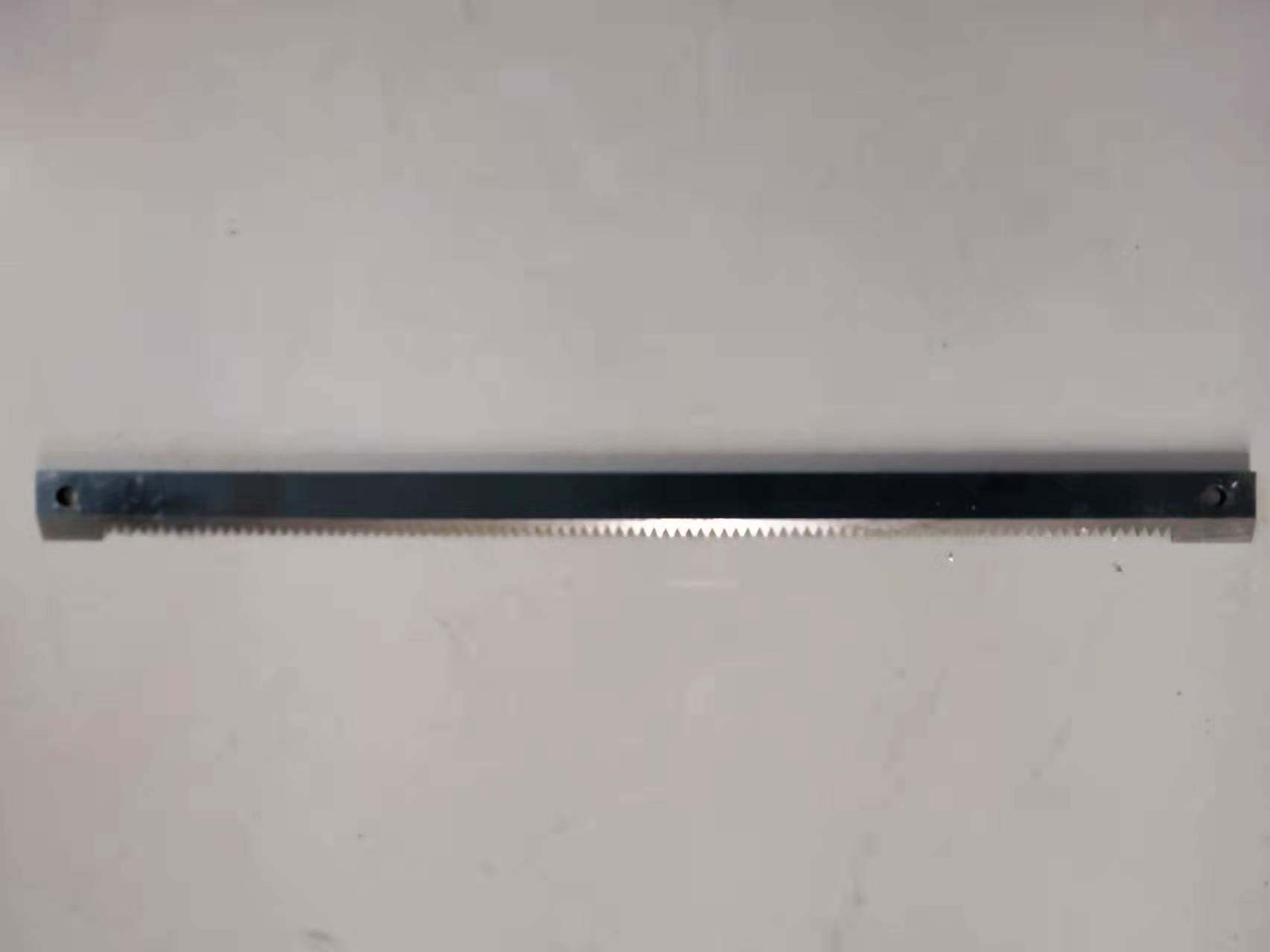 立式包装机配件锯齿切刀横封模具切刀片一字切刀弹簧钢双斜310*3图片